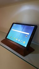 Drewniana podstawka pod tablet